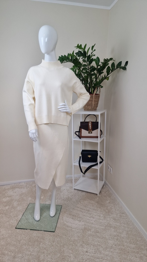 Sophia viscose set with skirt creamy (Size S/M)
